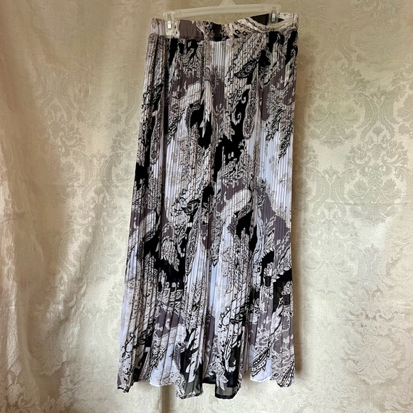 Ladies Jessica Pleated Midi Skirt - Picture 8 of 8